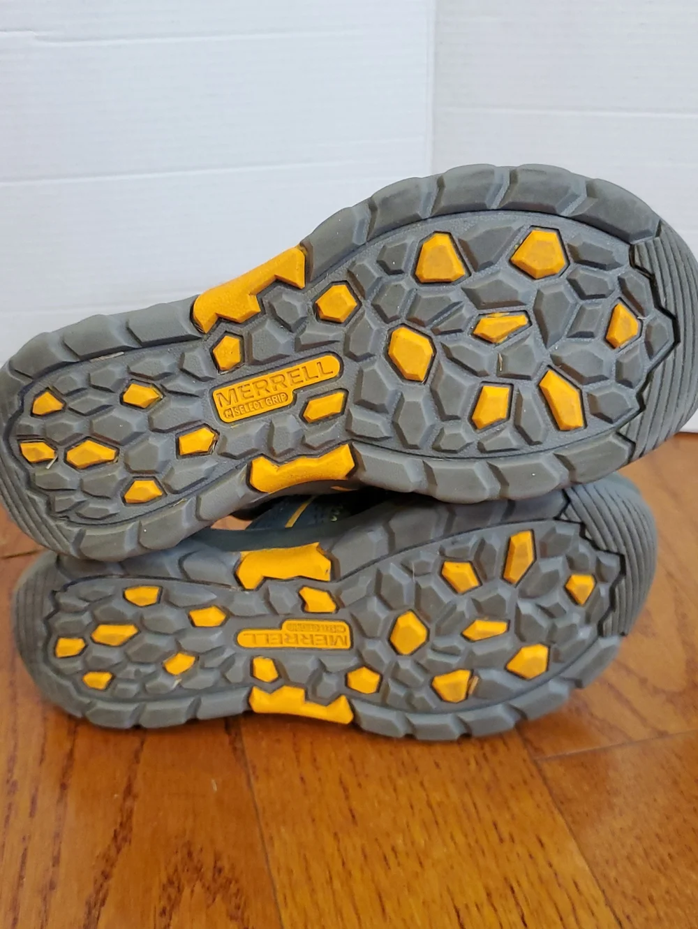 Merrell Kids Olive Green and Yellow Closed-Toe Sport Sandals Sz 13